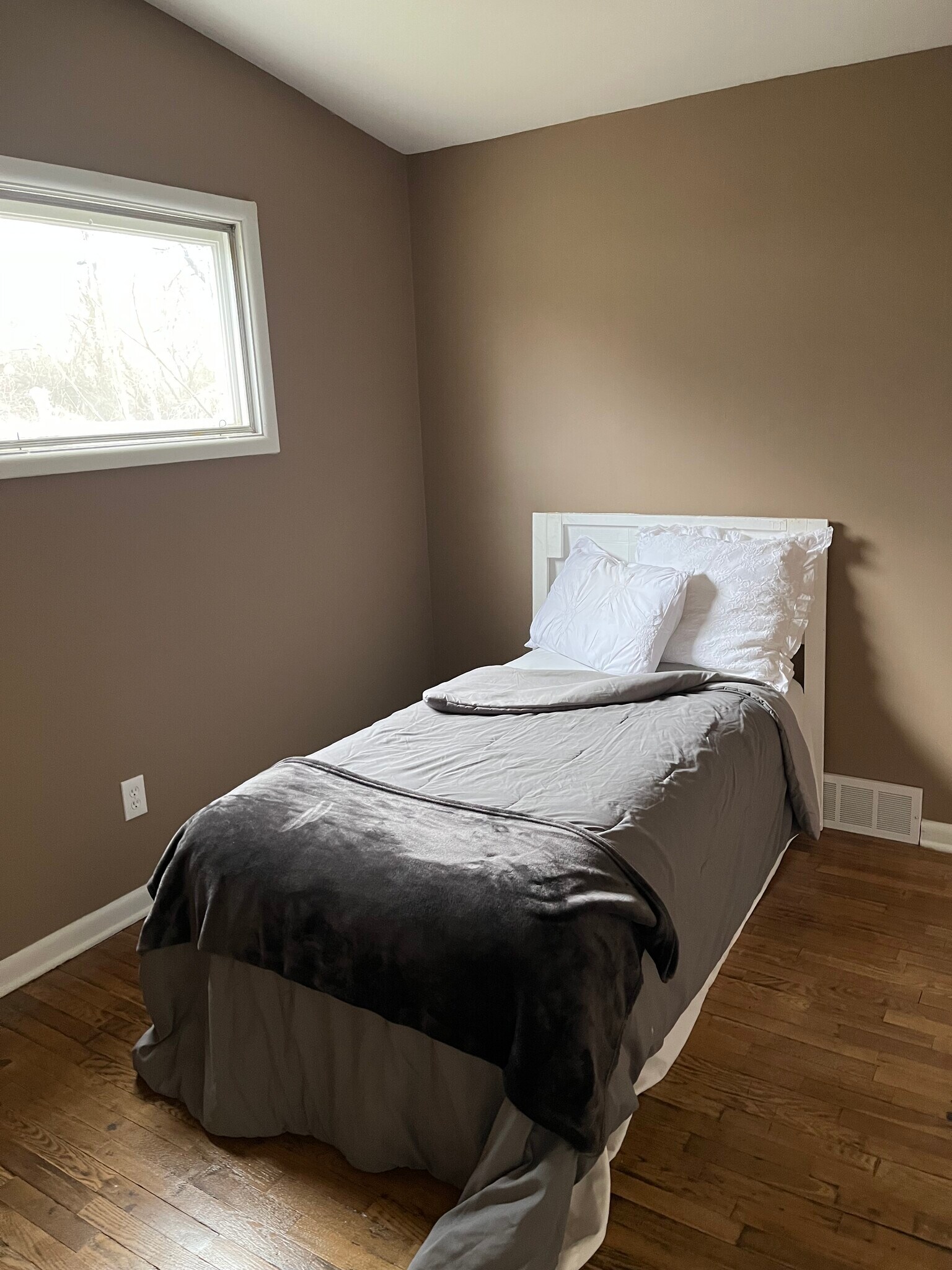 Building Photo - 1832 Gilmartin St