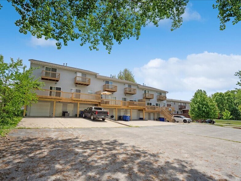 Building Photo - 523 Potter St