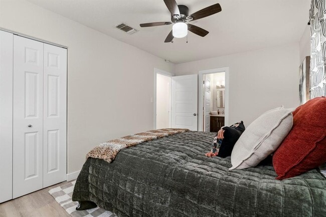 Building Photo - 5313 Wellington Dr