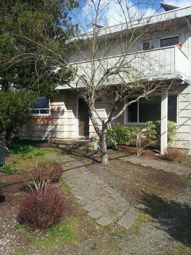 Building Photo - Spacious Lower Level Unit In Beautiful Manette