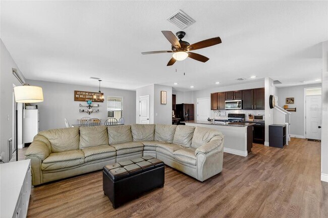 Building Photo - 11176 Leland Groves Dr