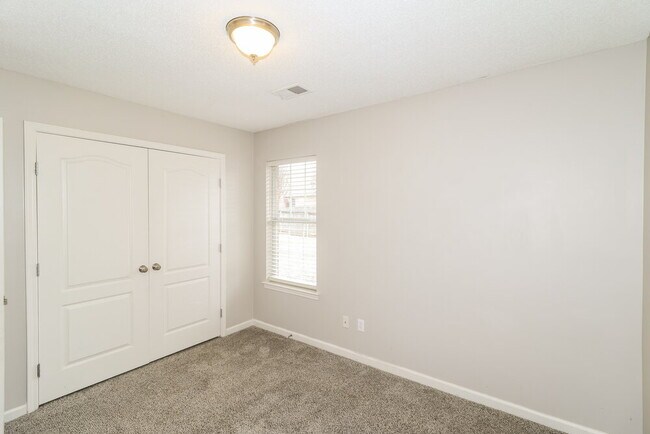 Building Photo - 5808 Shiloah Cove S