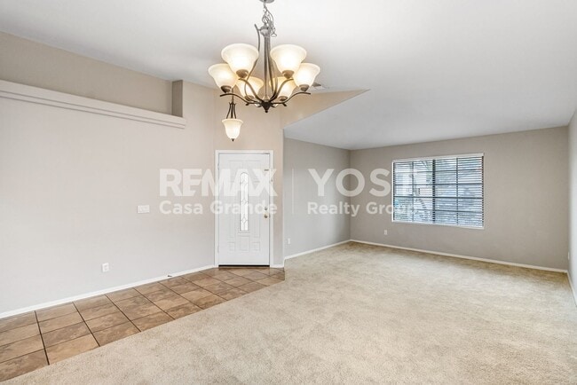 Building Photo - Open Concept living with tons of living space!