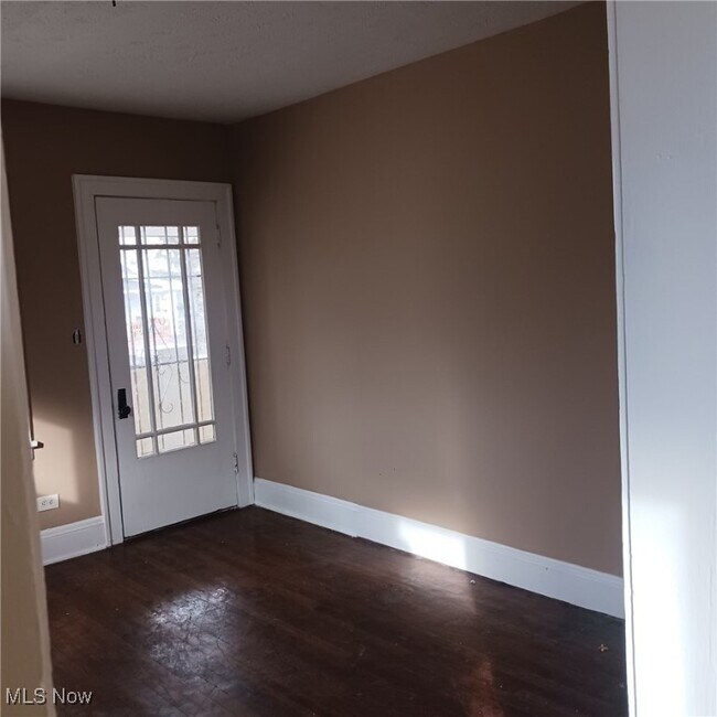 Building Photo - 4105 E 139th St
