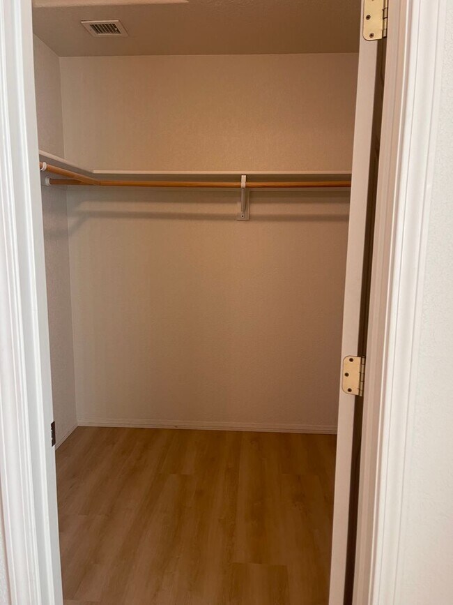 Building Photo - Occupied - 2 bedroom 2 bath in Aspen Shadows Contact Property Pros Property Management for more d...