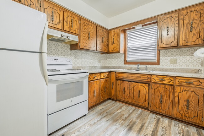 Building Photo - 4613 Grove Ave