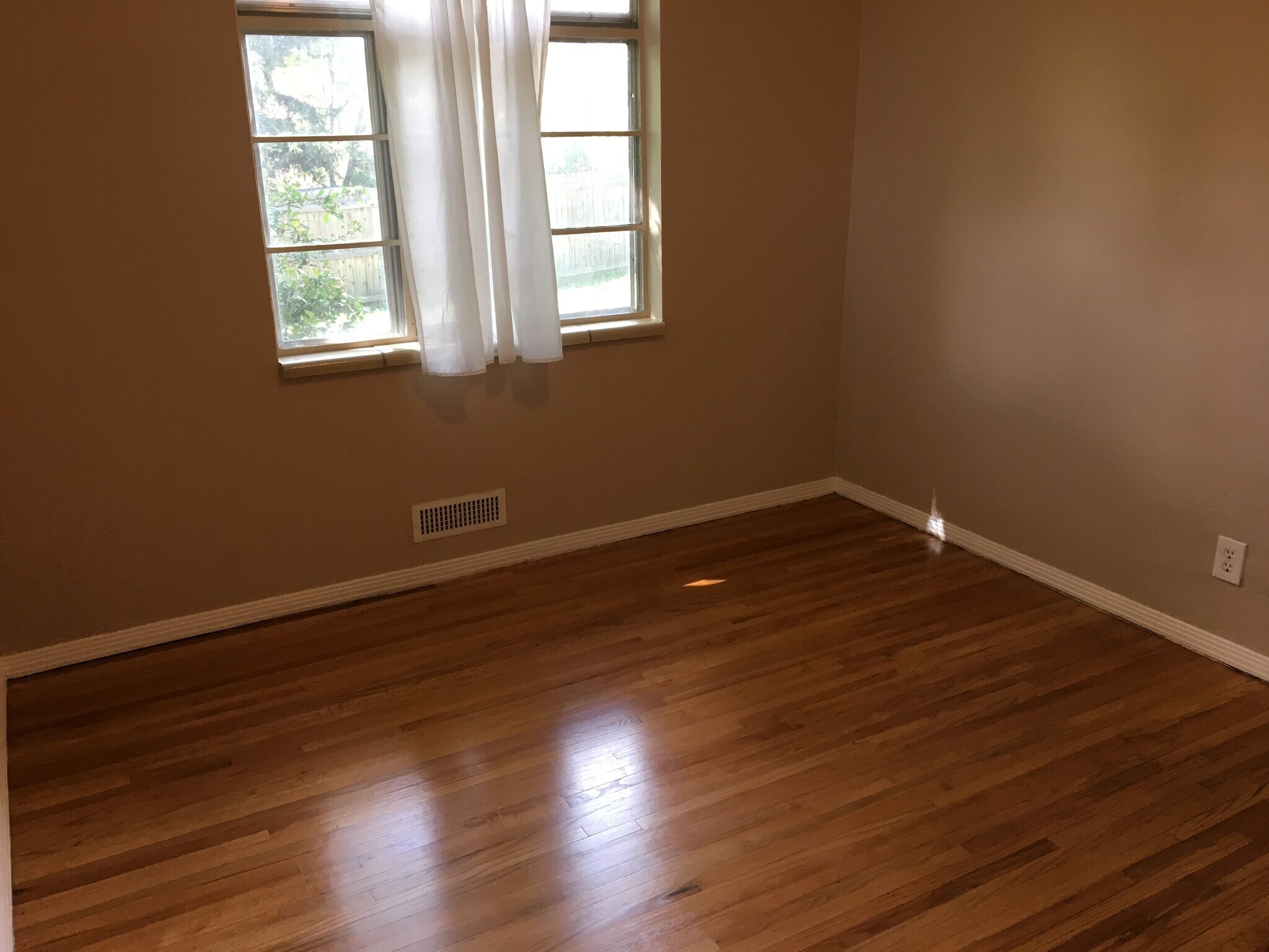Building Photo - 305 Crestone Ave
