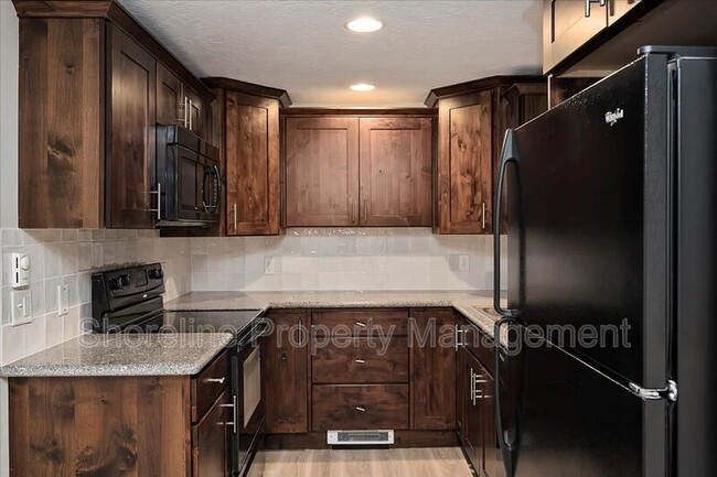Building Photo - 2111 Brittany Ln
