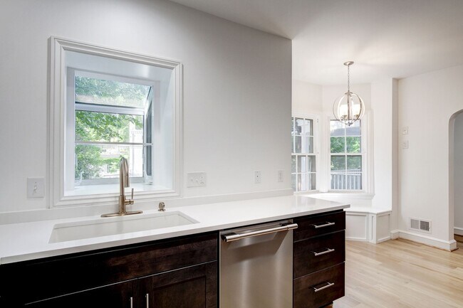 Building Photo - Updated 4 BD, 3.5 BA Stately Colonial on Kalmia RD in NW DC!!