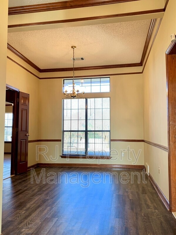 Building Photo - 6678 Spencer Forest Cove W