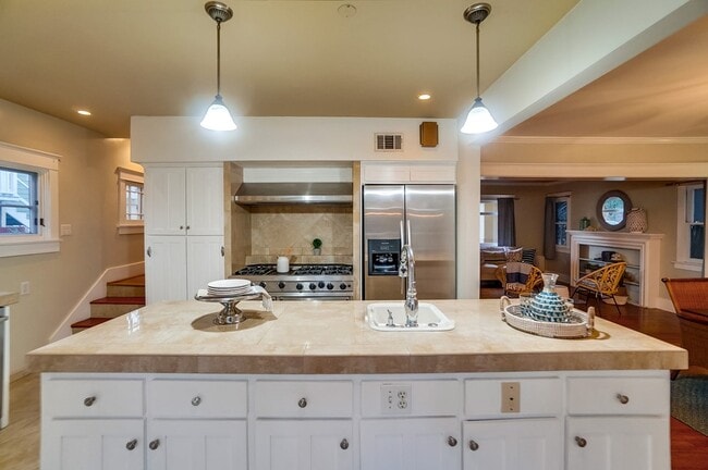 Building Photo - 3131 E Corto Pl