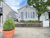Building Photo - 307 Elm St