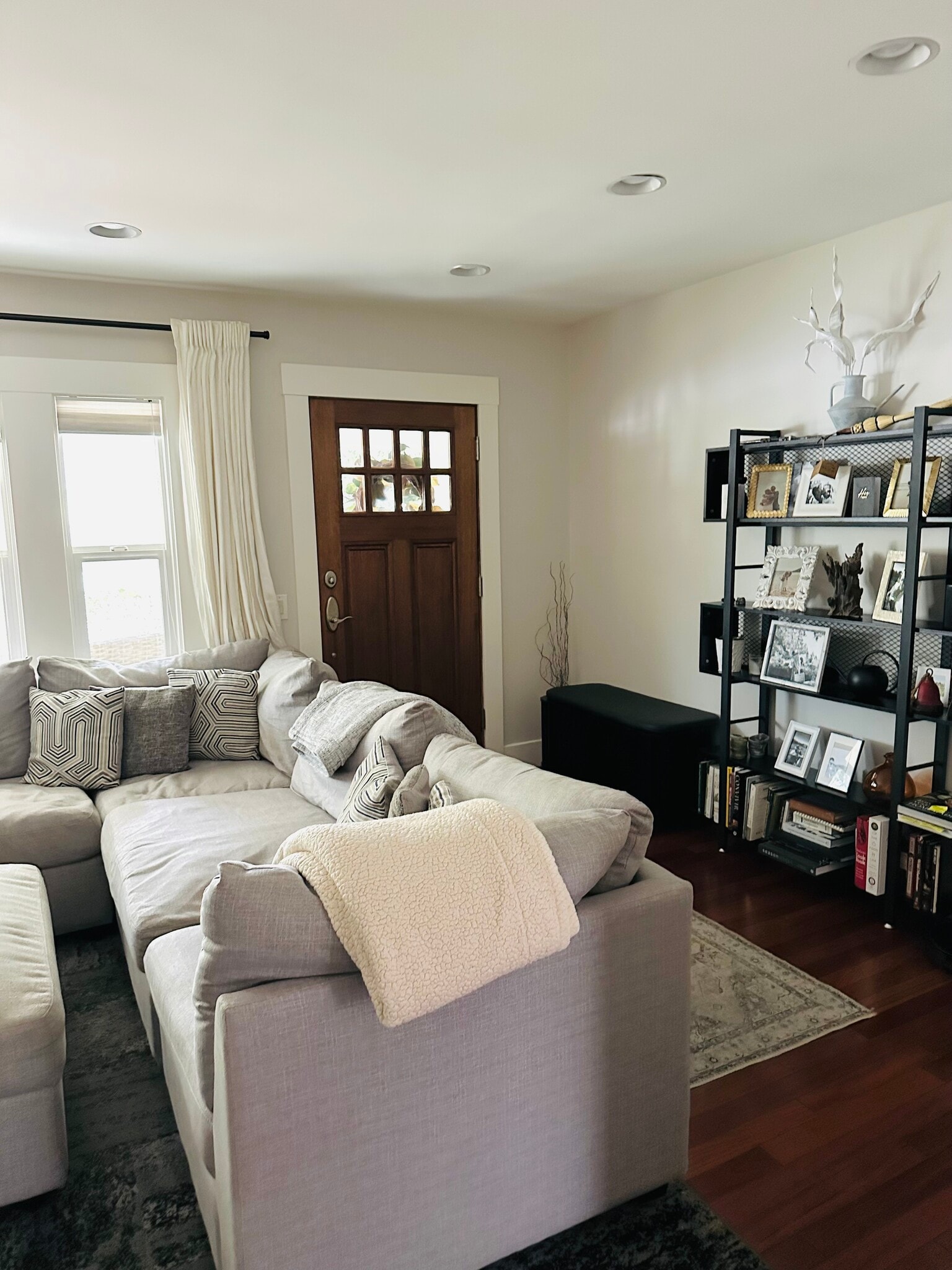 Living Room - 504 Montgomery St