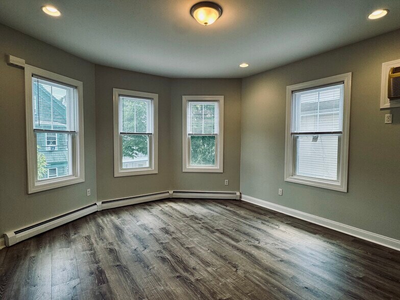 Building Photo - 102 Ruggles St