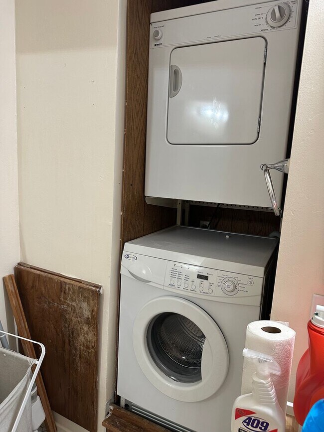 Building Photo - 2 Bedroom Condo - La Mesa