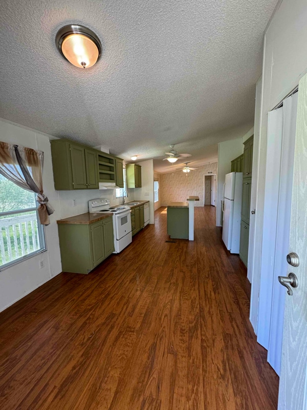 Primary Photo - 836 Bluestem Dr