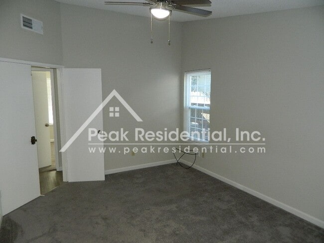 Building Photo - Very Nice 3 bd/2ba Elk Grove Home with 2 C...
