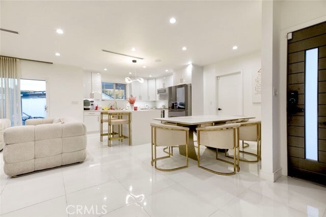 Building Photo - 10263 Strathern St