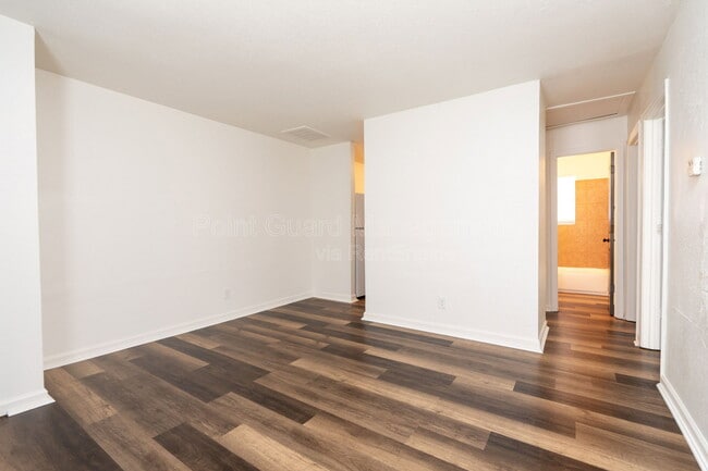 Building Photo - 1318 N Piatt Ave