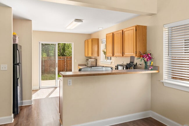 Building Photo - 306 Golden Valley Dr