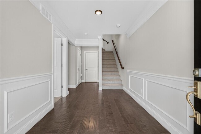 Building Photo - 8013 Central Park Dr