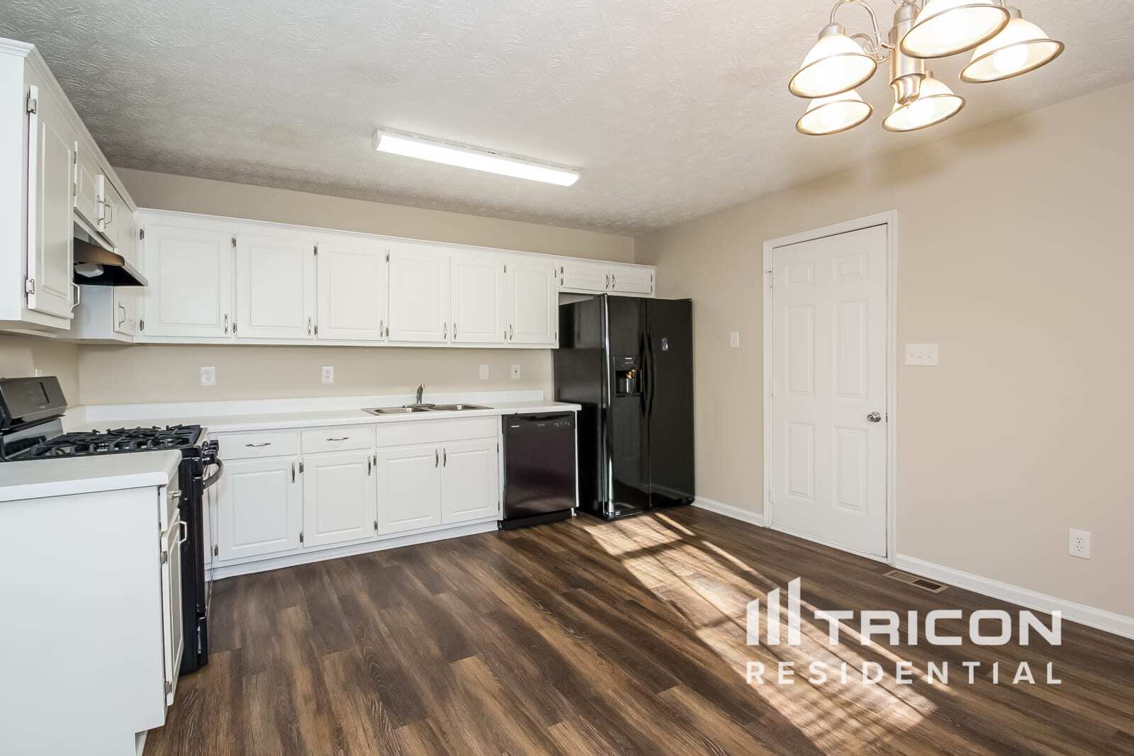 Building Photo - 325 Barr Cir