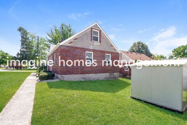 Building Photo - Charming 3 Bedroom, 2 Bath Home in Blue Ash!