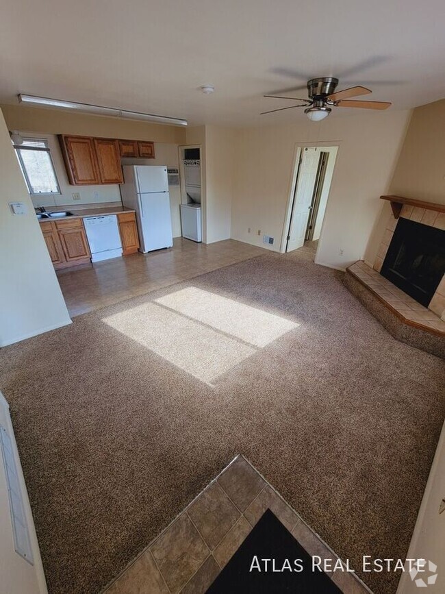 Building Photo - NEWLY RENOVATED 2bed 2bath on the West sid...