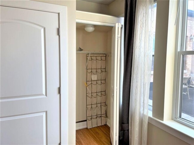 Building Photo - 2 bedroom in Chicago IL 60630