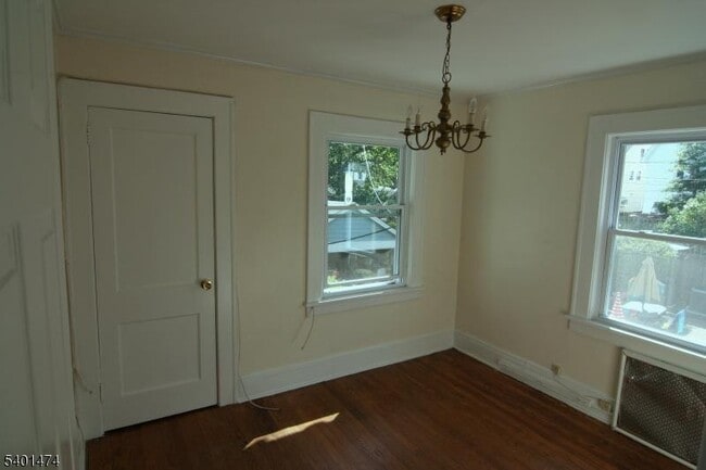 Building Photo - 220 S Ridgewood Rd