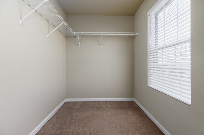 Building Photo - 2415 Bell Manor Dr SW