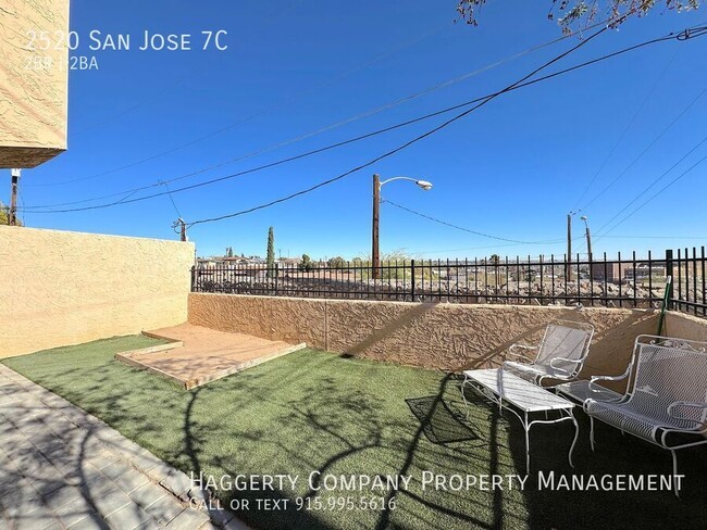 Building Photo - 2bed/1.5 Bath Condo close to Memorial Park...