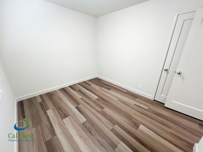 Building Photo - $2,495 - UPDATED 2 bedrooms/1 bathroom Upstairs Unit near Rose Garden!