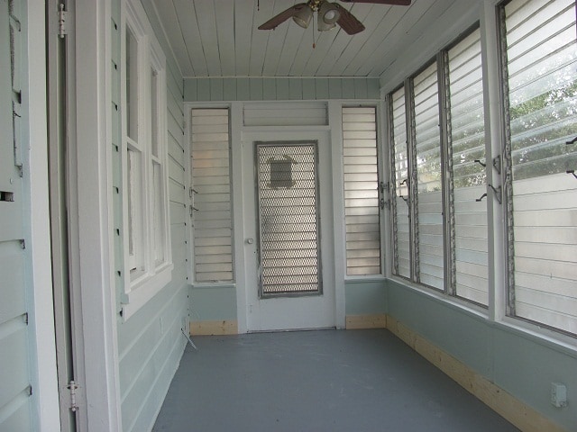 Building Photo - 2 Bedroom, 1 Bathroom Home for Rent in St Pete!