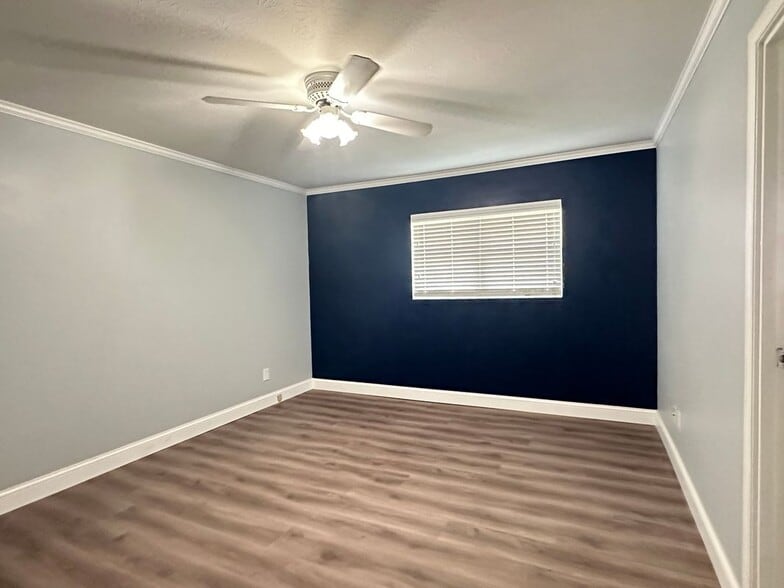 Building Photo - 121 SE Arapahoe Ln