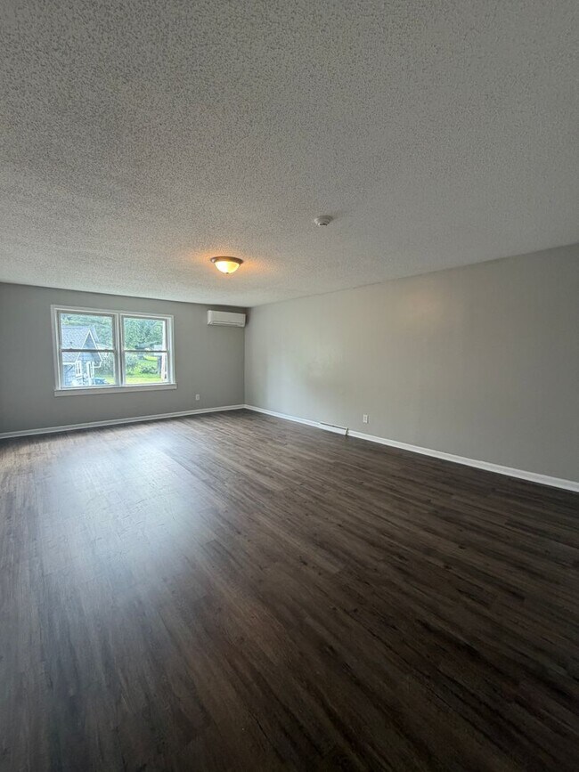 Building Photo - 196 Perkinsville Dr