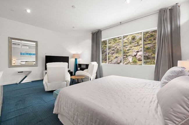 Building Photo - 1201 Surrey Ln