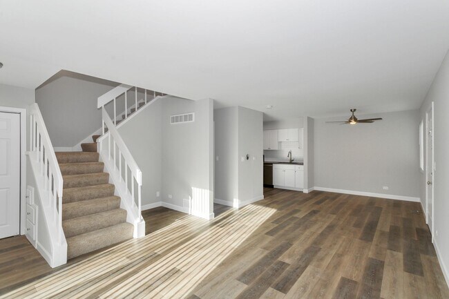 Building Photo - 542 Del Lago Dr