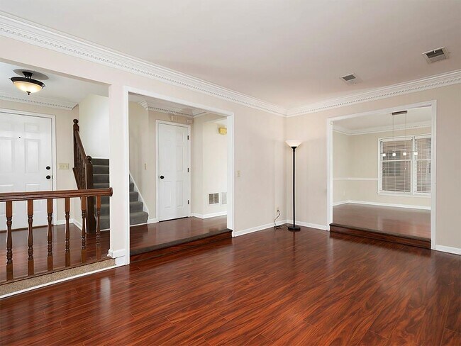 Building Photo - 8950 Carroll Manor Dr