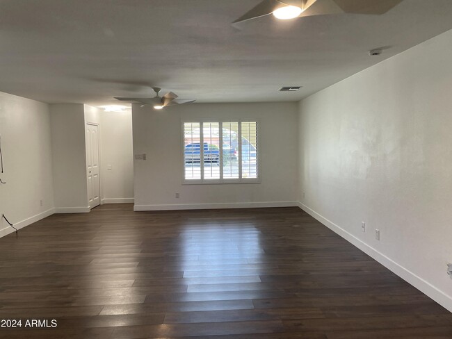 Building Photo - 4322 W Sandra Cir