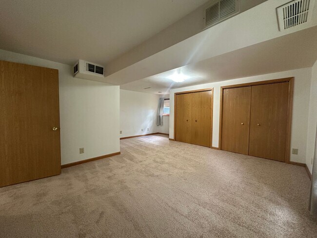Building Photo - 657/659 Wood Violet Lane