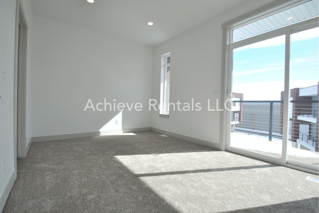 Building Photo - 650 S 450 E