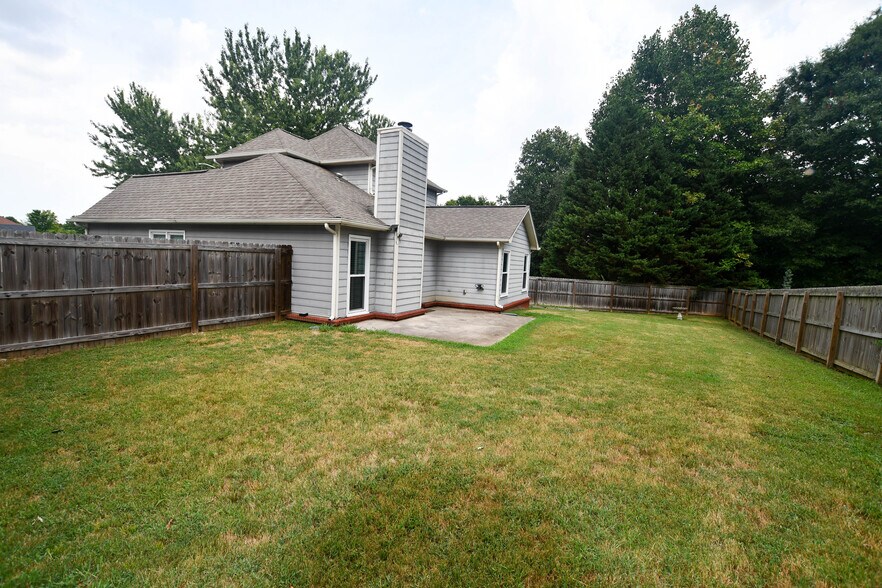 Building Photo - 235 Albany Dr NE