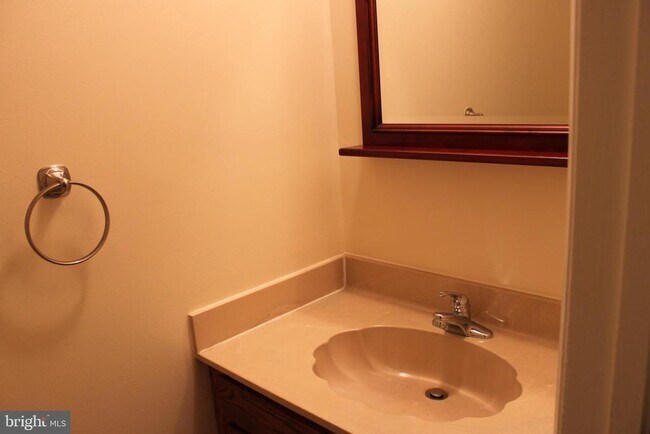 Building Photo - 6210 Cottonwood St