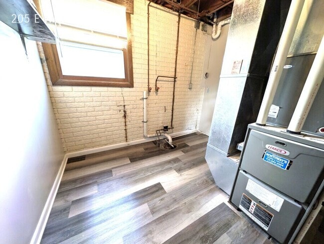 Building Photo - 205 E Wall Ave