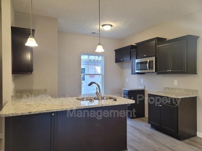 Building Photo - 310 Negri Ct