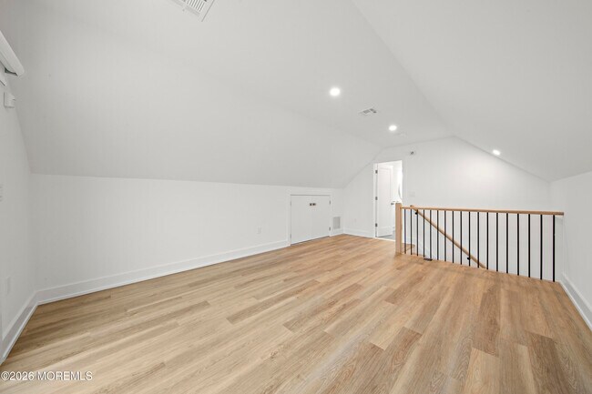 Building Photo - 427 Hoyt St