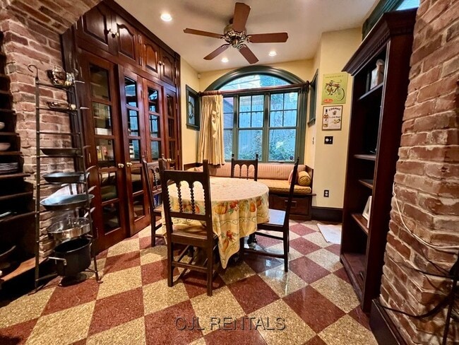 Building Photo - 684 Washington St