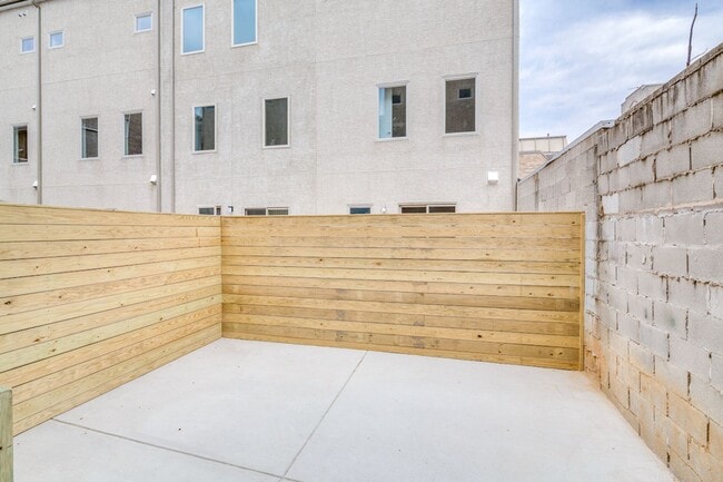 Building Photo - Spacious 3 Bedroom Home in Fishtown