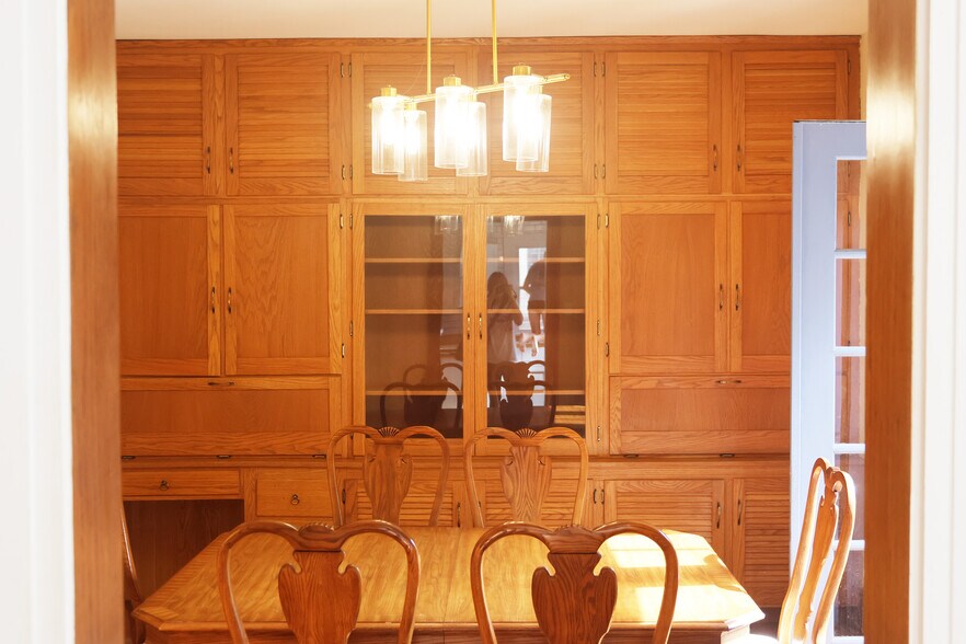 Dining room - 711 W Ohio St